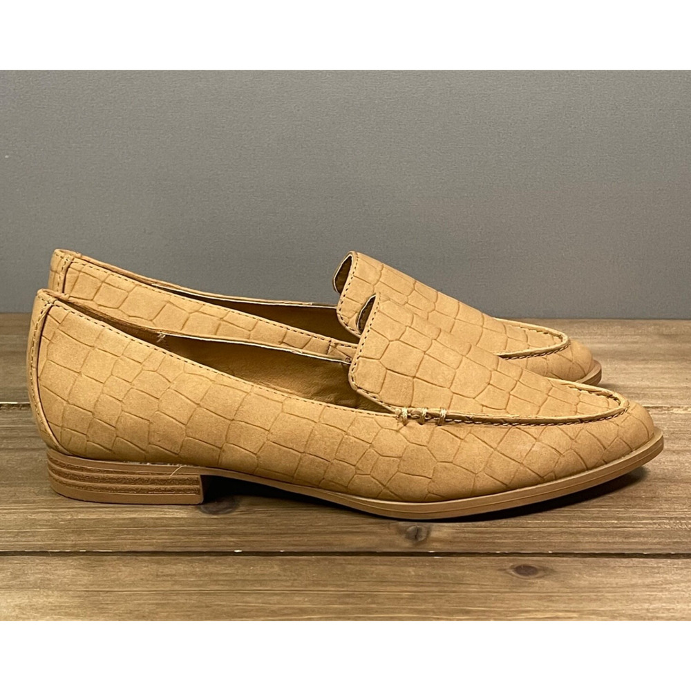 Dolce Vita Women's Island Slip on Loafers Size 5.5 Tan Embossed Flat Shoes